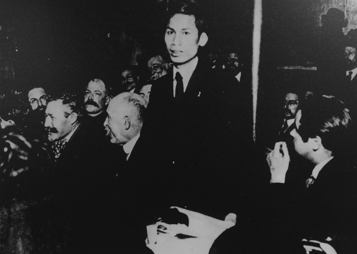 Nguyễn Ái Quốc phát biểu tại Đại hội của Đảng Xã hội Pháp ở thành phố Tua năm 1920 (Ảnh: Tư liệu)